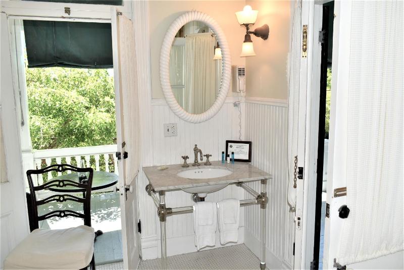 Simonton Court Historic Inn & Cottages - image 12