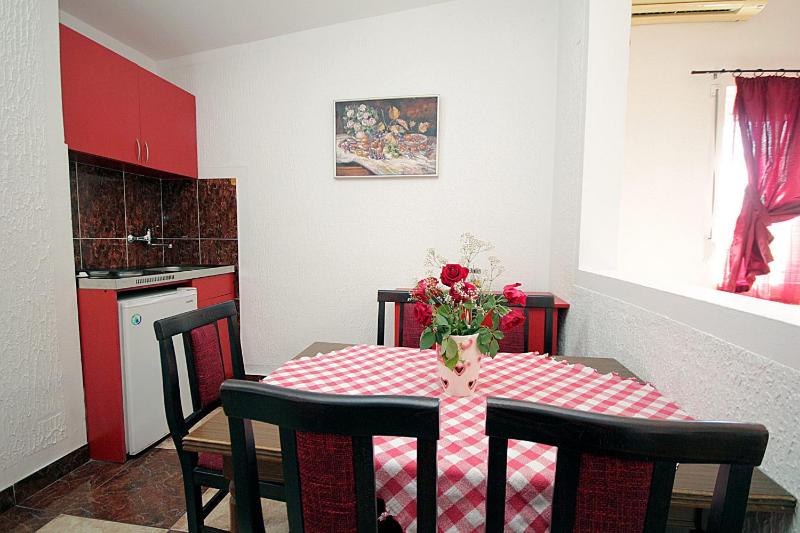 One-Bedroom Apartment with Balcony (5 Adults) image 4