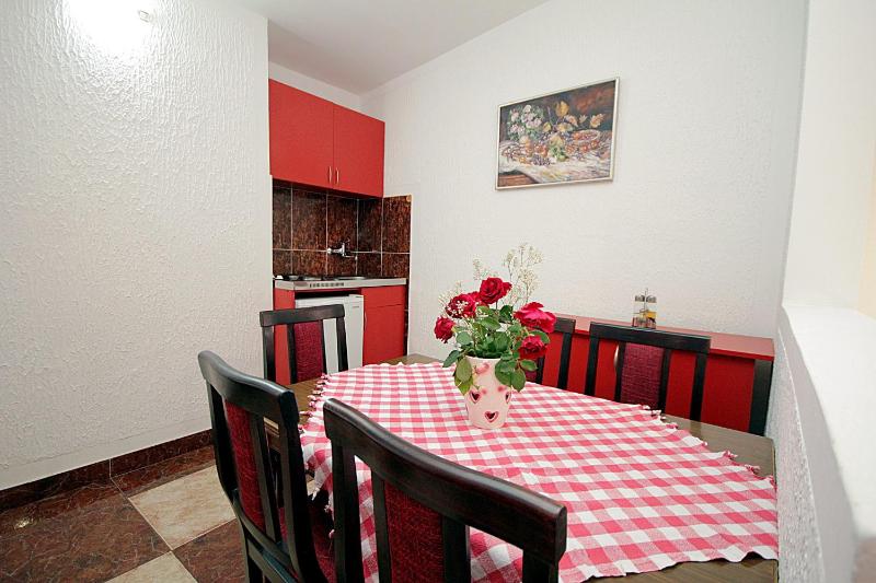 One-Bedroom Apartment with Balcony (5 Adults) image 3
