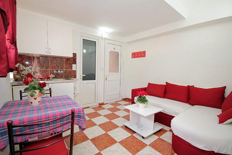 One-Bedroom Apartment with Balcony (2 Adults + 2 Children) image 4