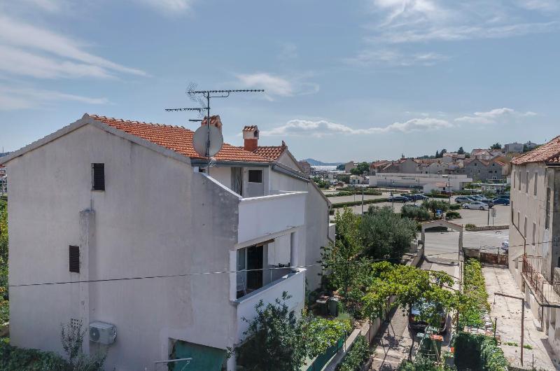 One-Bedroom Apartment image 4