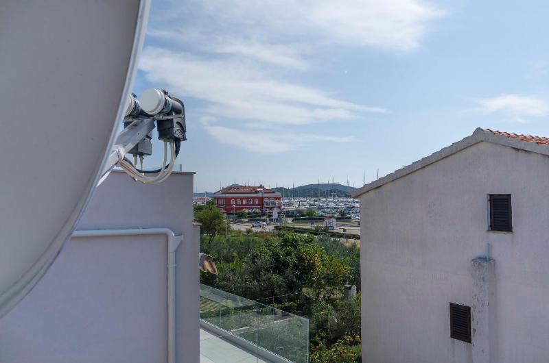 One-Bedroom Apartment image 3