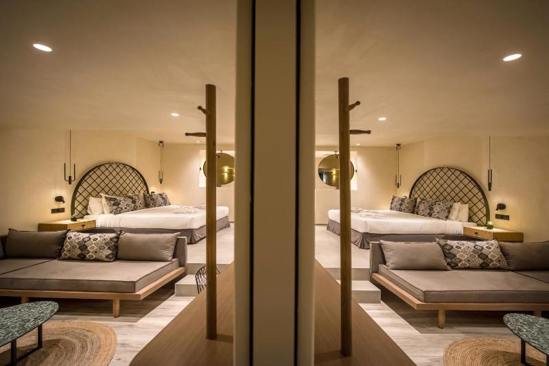 Suite with Private Pool image 1