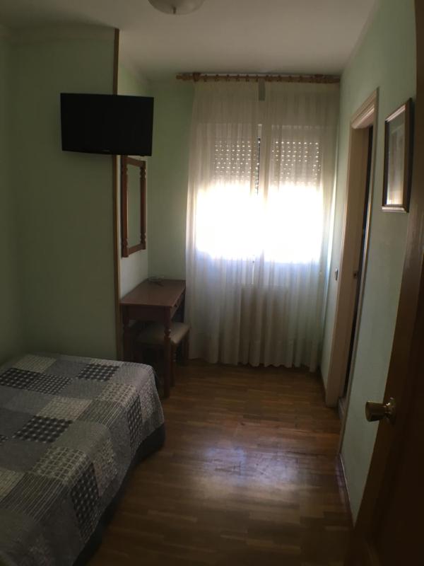 Single Room image 4