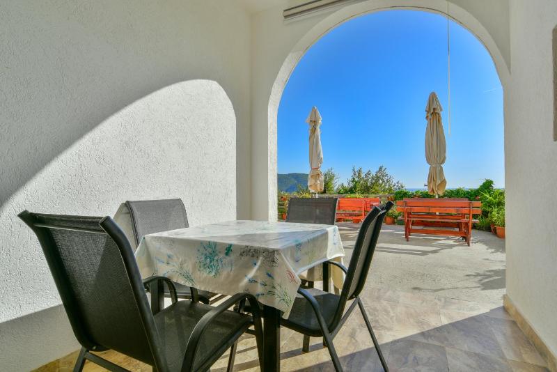 Two-Bedroom Apartment with Sea View image 4