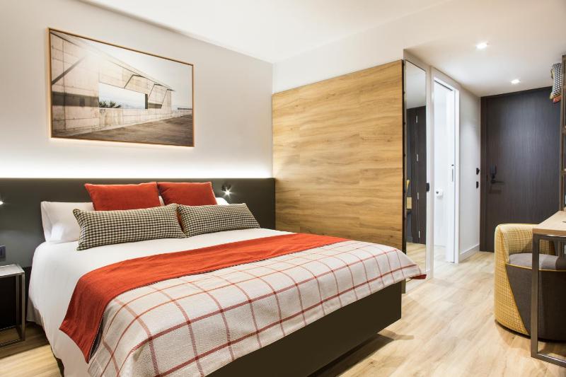 Double Room image 3