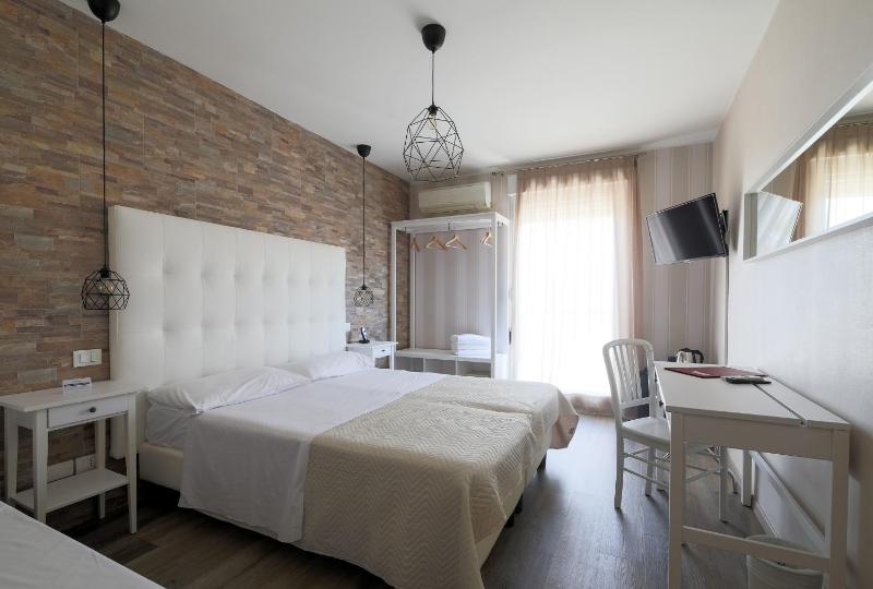 Triple Room image 3