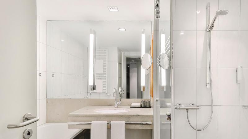 Standard Twin Room image 2