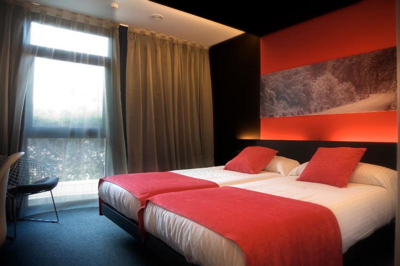 Double or Twin Room with Spa Access image 2