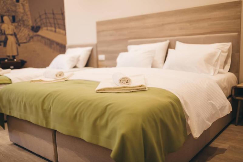 Luxury Triple Room image 4
