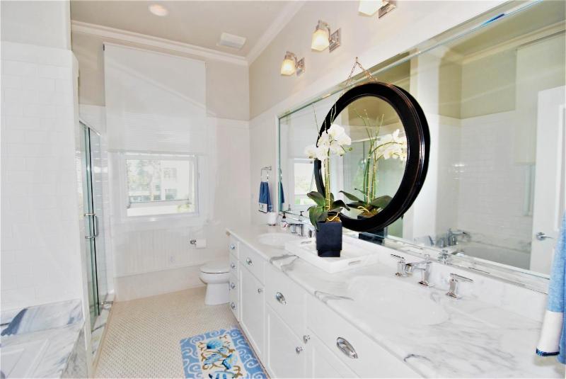 Sea Hawk - Private Beach House With Pool & Hot Tub Home - image 18