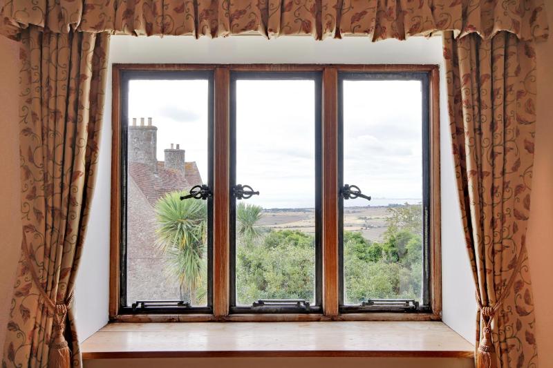 Lambourne Apartment image 3