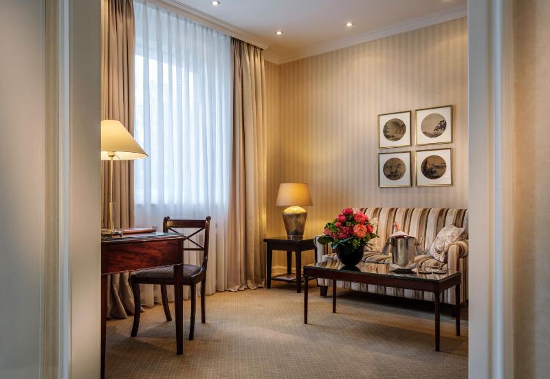 Executive Suite image 4