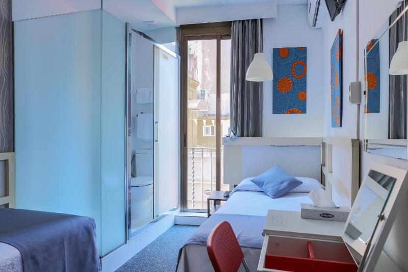 Twin Room with Private Bathroom image 3