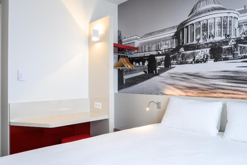 Twin Room image 3