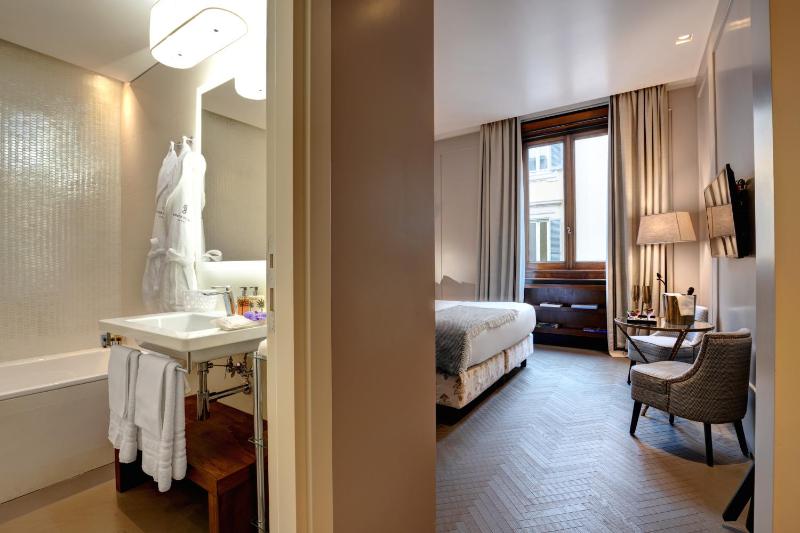 Superior Double Room image 1