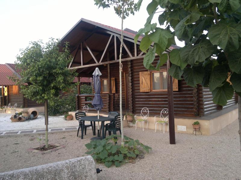 Two-Bedroom Bungalow image 4