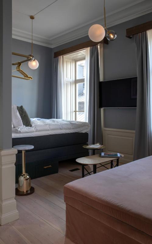 Deluxe Room image 3