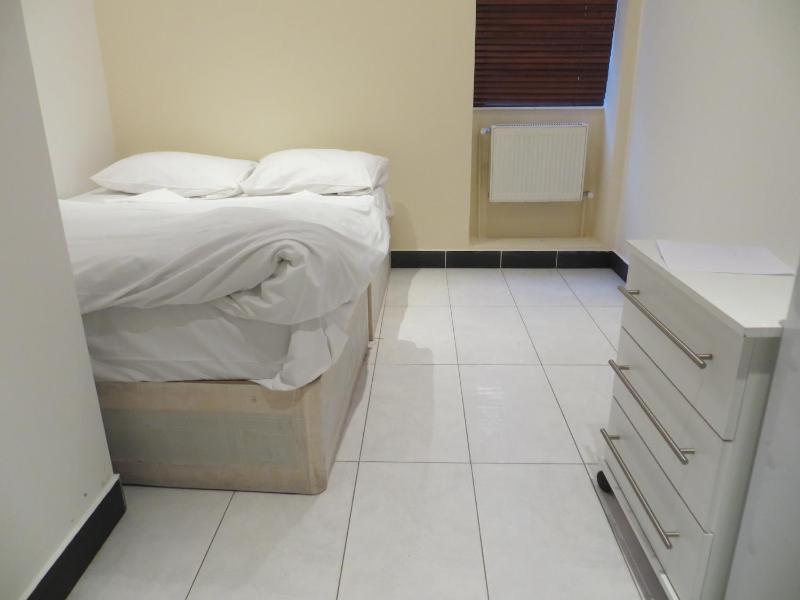 Double Room with Shared Bathroom image 3