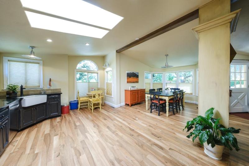 Two-Bedroom Cottage image 4