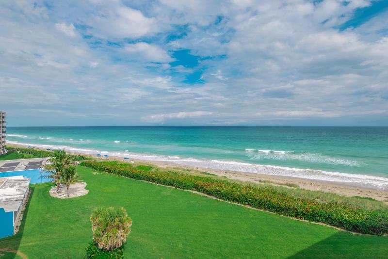 Two-Bedroom Apartment with Ocean View and Balcony image 4