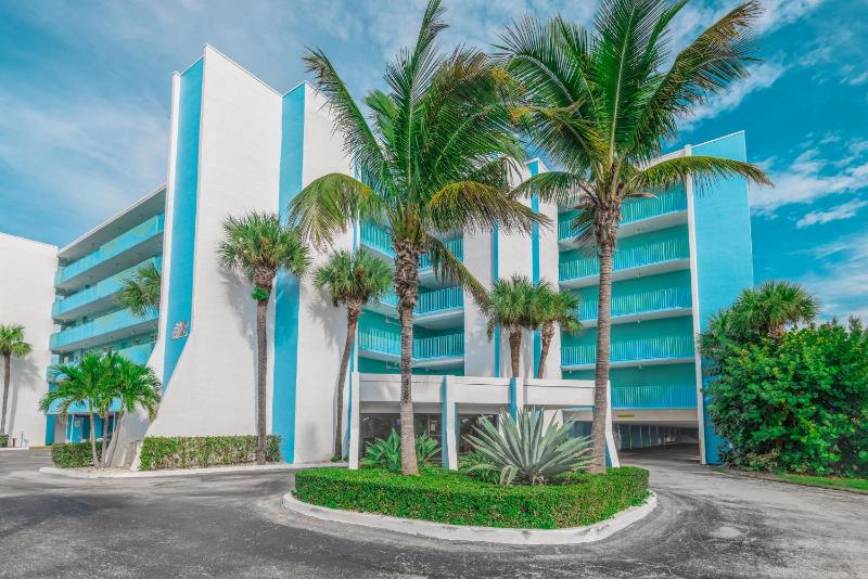 Two-Bedroom Apartment with Ocean View and Balcony image 2