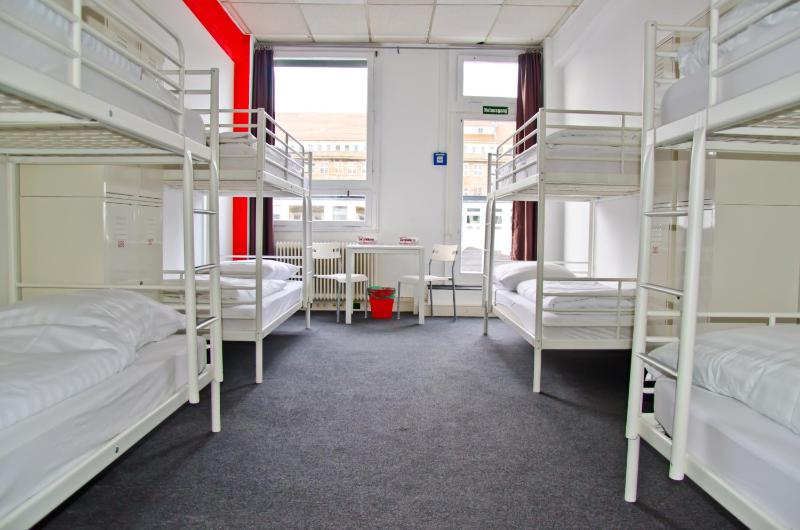 Bed in 8-Bed Dormitory Room image 1