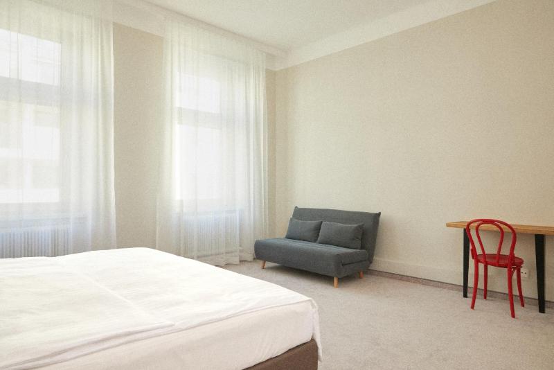 King Studio with Sofa Bed image 3