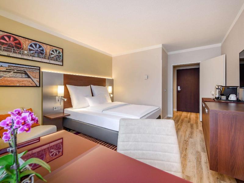 Standard Queen Room image 2