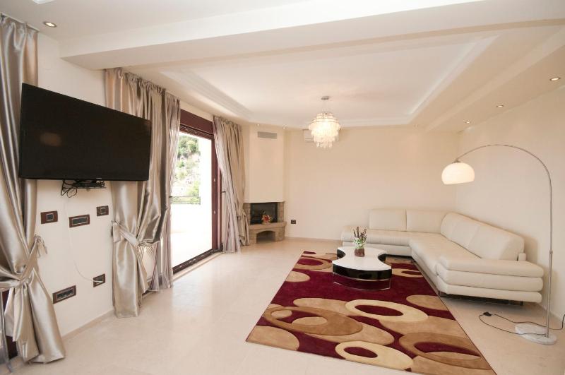 Two-Bedroom Apartment with Balcony and Sea View image 1