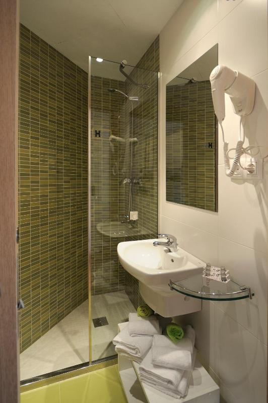 Junior Suite with Balcony image 2