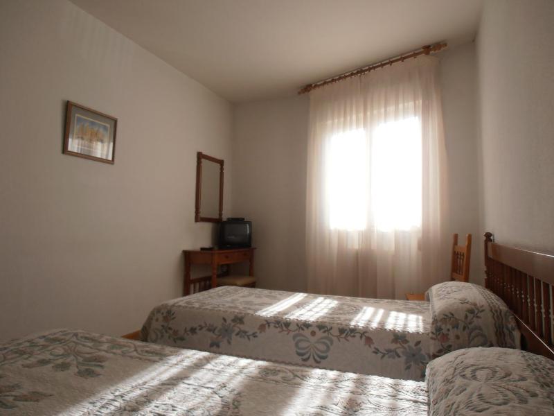 Twin Room image 2