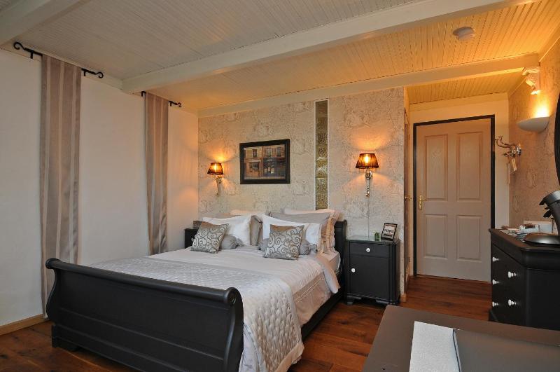 Double Room with Shower image 4