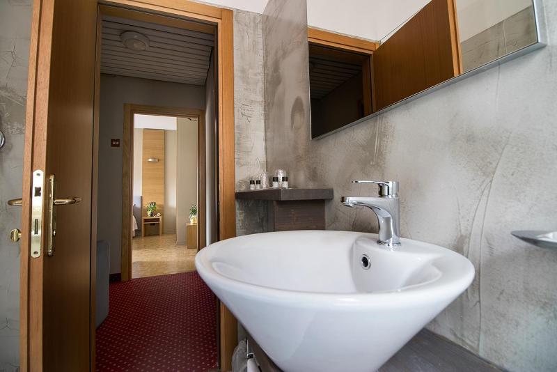 Quadruple Room image 3