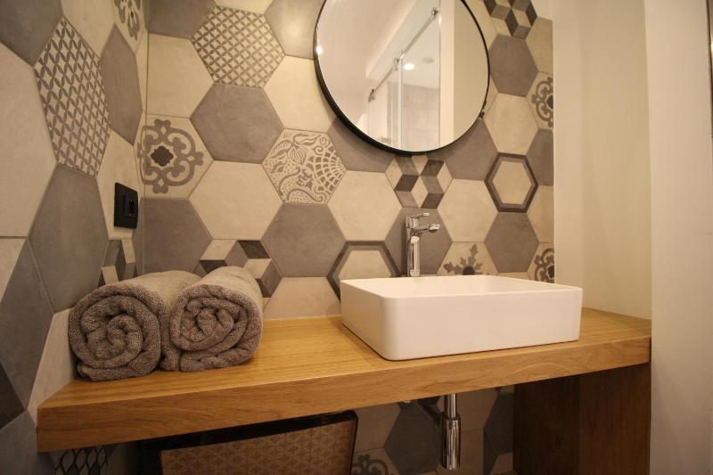 Suite 44 - image 12
