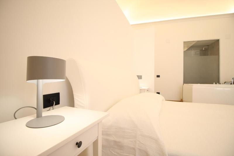 Suite 44 - image 17