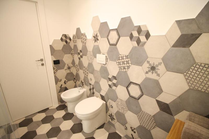 Suite 44 - image 13
