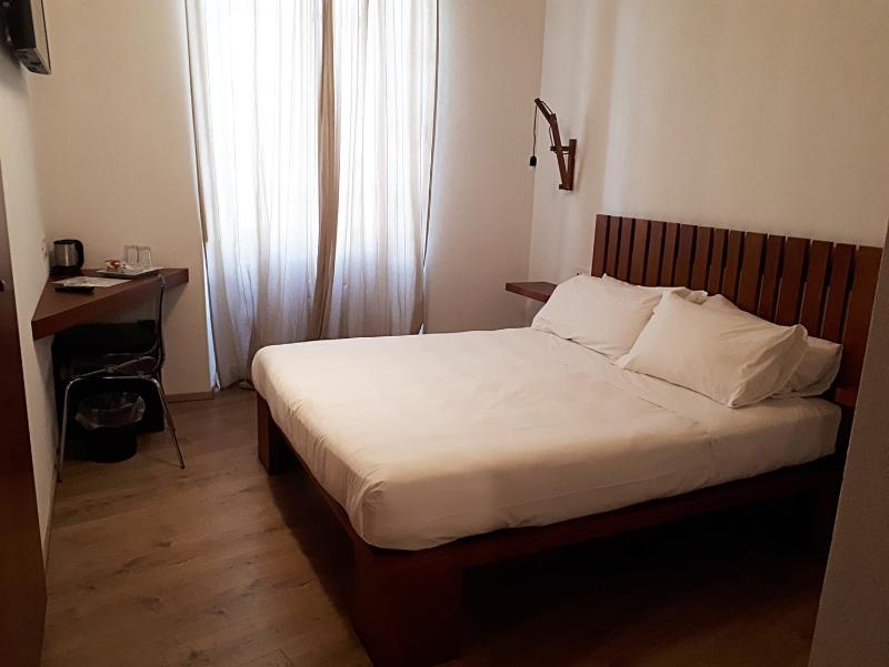 Small Double Room image 2