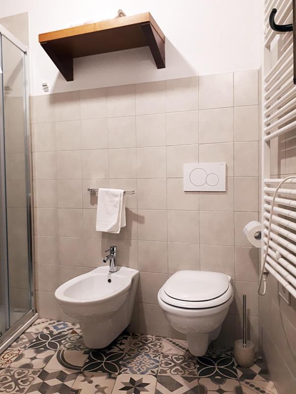 Small Double Room image 4