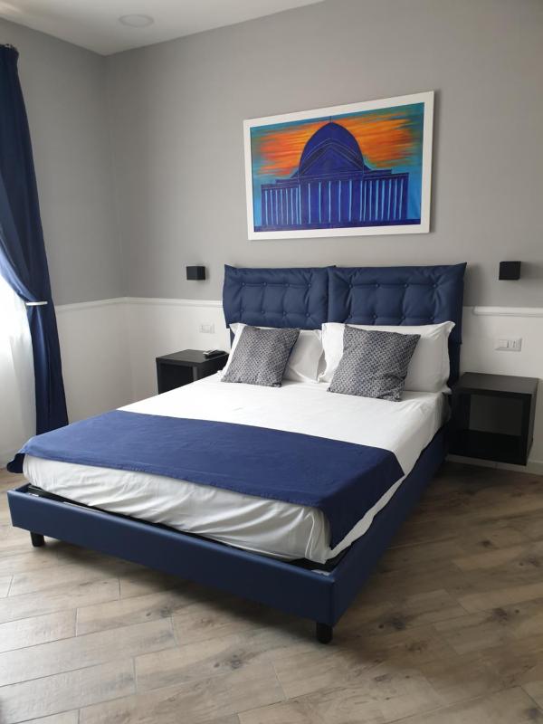 Double Room with Spa Bath image 4