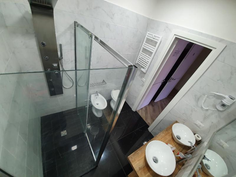 Standard Double Room image 3