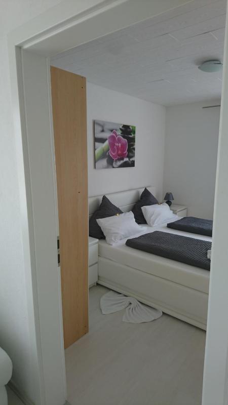 One-Bedroom Apartment image 1