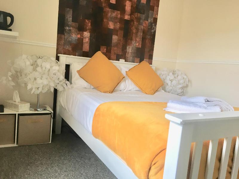 Standard Double Room image 3