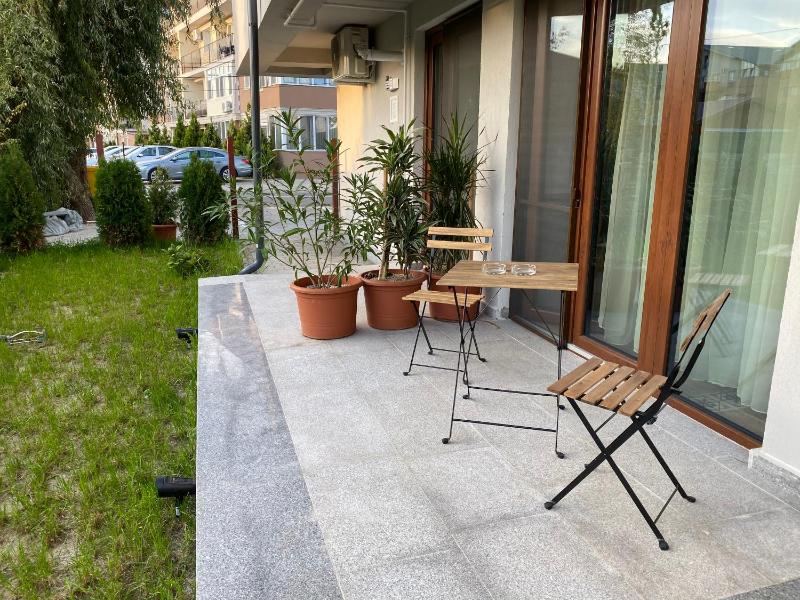 Apartment with Garden View image 4