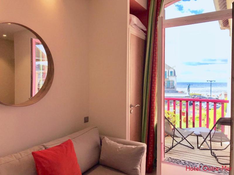 Suite with Terrace and Sea View image 1