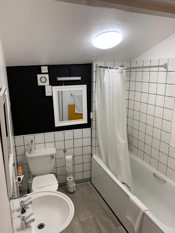 Budget Twin Room image 2