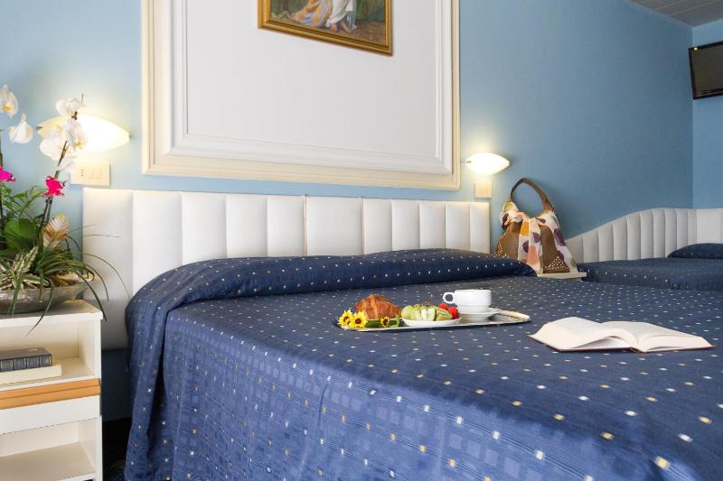 Quadruple Room image 3