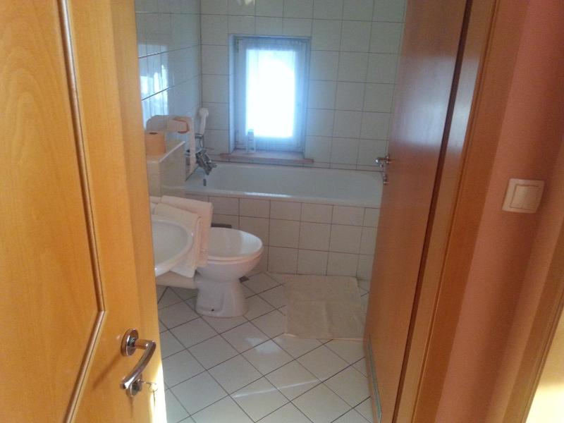 Double Room image 3