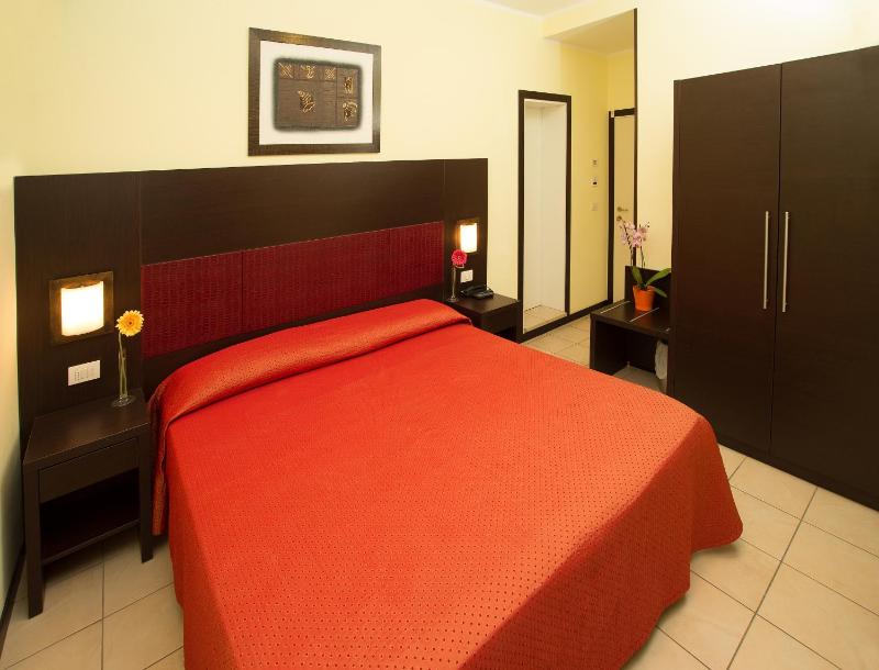 Hotel Alibi - image 42