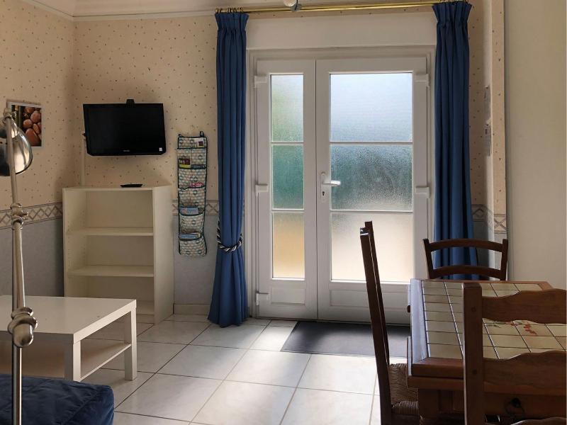 One-Bedroom Standard Apartment image 1